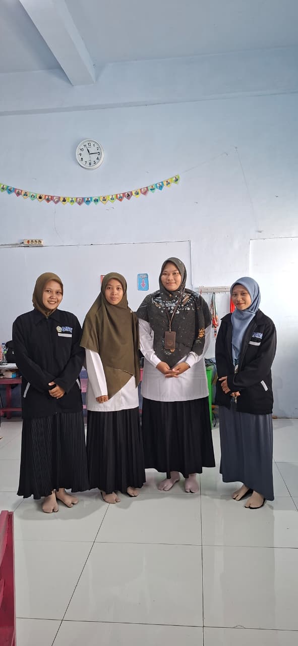 Mahasiswa Program Studi Magister Pendidikan Agama Islam (MPAI) Universitas Muhammadiyah Surakarta melakukan penelitian terkait implementasi pendidikan inklusi di MI Muhammadiyah Program Khusus (MIM PK) Kartasura. Penelitian ini mengkaji penerapan layanan pendidikan yang adaptif dalam mendukung perkembangan potensi setiap peserta didik.
